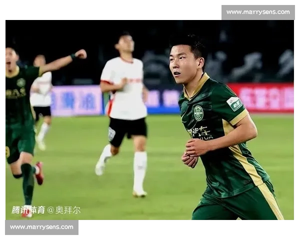 足协认错!VAR 误判偷走浙江 2 分,陶强龙争议动作成焦点,主帅激动挥拳眼镜飞落 足协认错!VAR 误判偷走浙江 2 分,陶强龙争议动作成焦点,主帅激动挥拳眼镜飞落