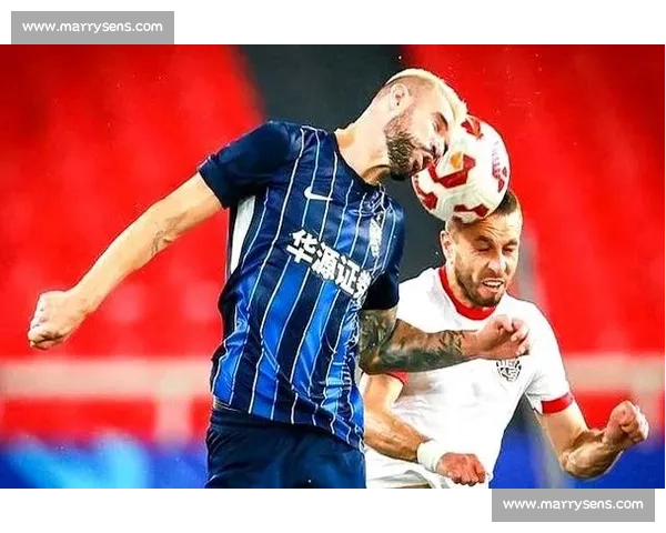 武汉三镇 2-0 青岛海牛：图多列绍尔建功 零封 + 红牌漏判引争议