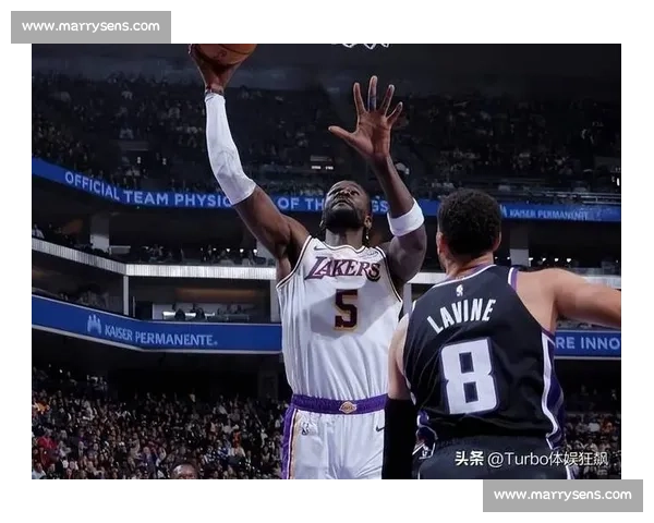 里夫斯 51+11+9 创纪录 湖人客场 127-120 力克国王