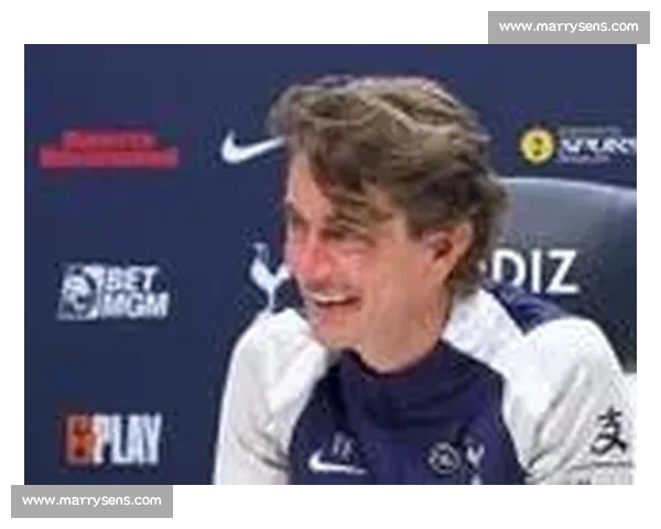 赛后碰杯的对手:弗兰克与莫耶斯的酒友情谊